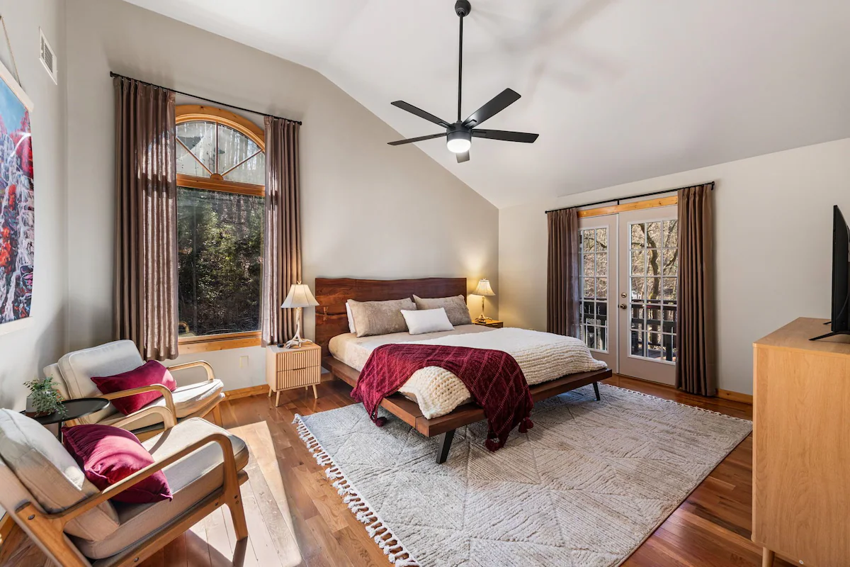 Sky Reach Cabin in Ellijay, Georgia — cabin rental photo 9